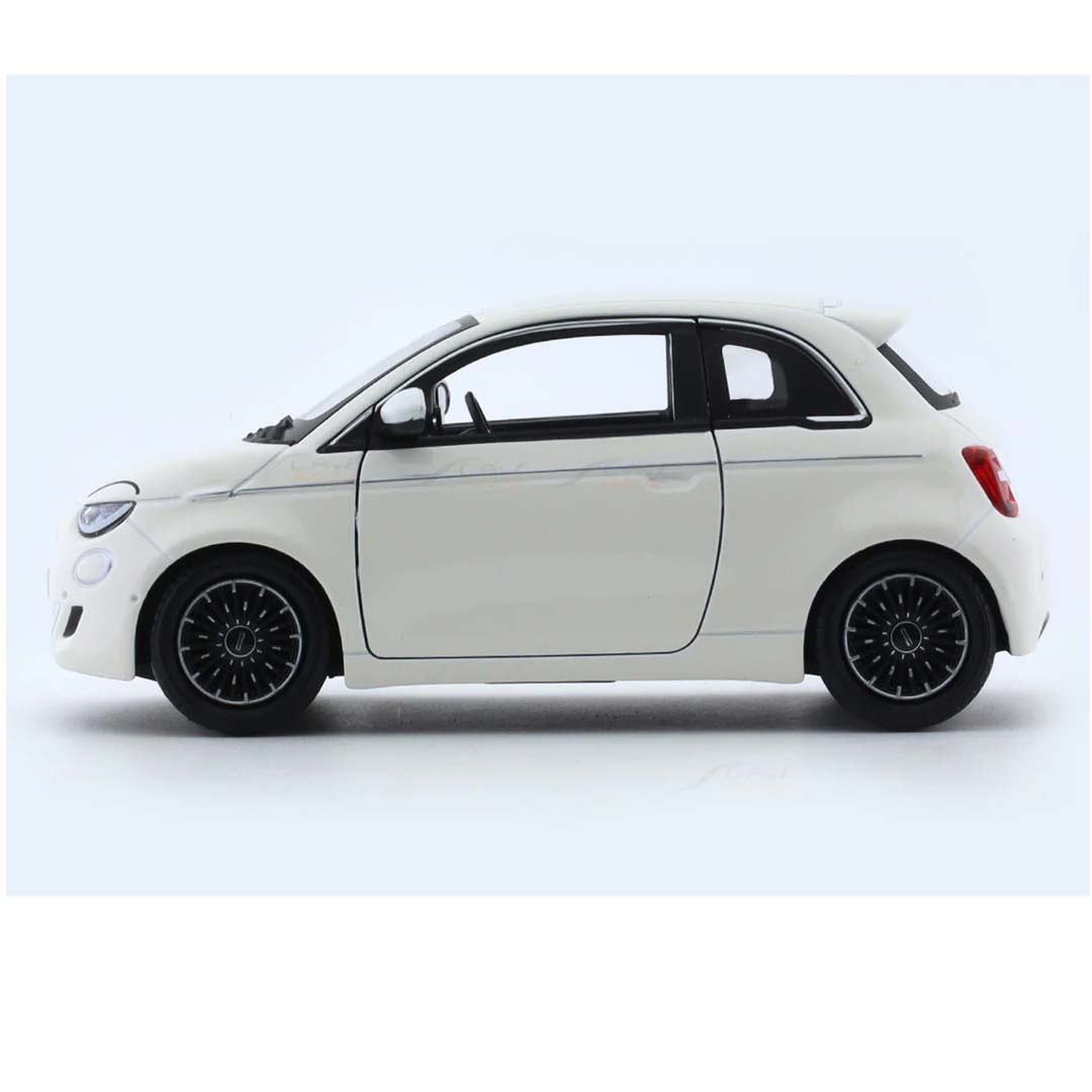 2023 Fiat 500e White 1:24 Scale Diecast Model Car by Bburago – Official Licensed Collectible