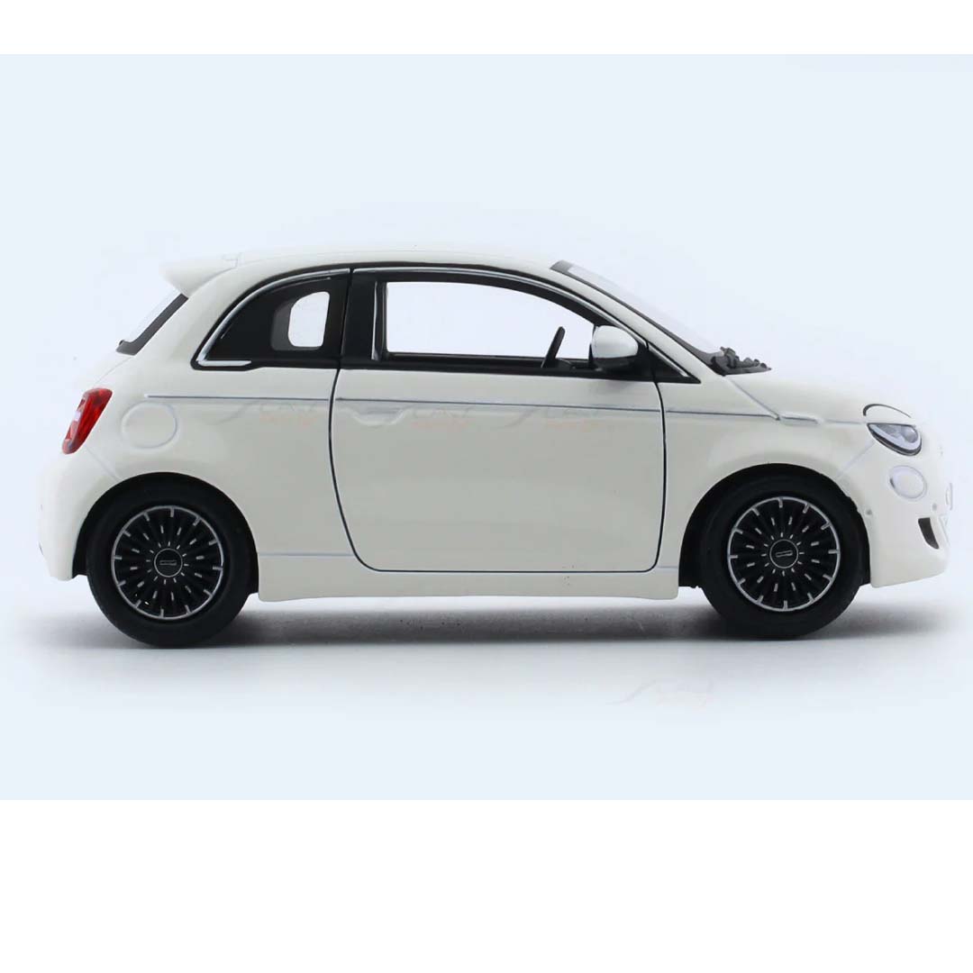 2023 Fiat 500e White 1:24 Scale Diecast Model Car by Bburago – Official Licensed Collectible