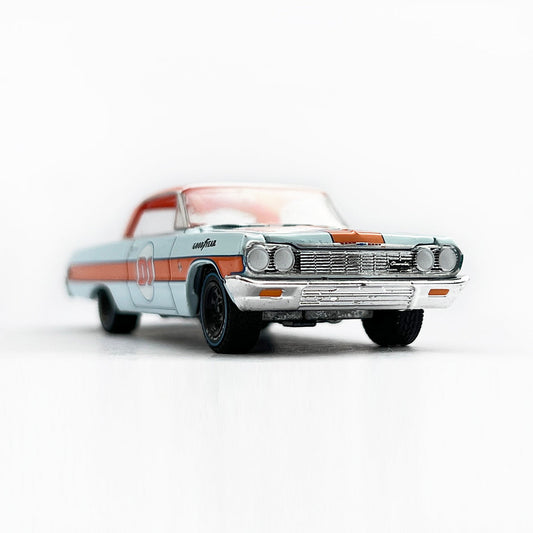 Greenlight Running on Empty – 1964 Chevrolet Impala SS (Gulf Livery, Series 13) 1:64 Scale Die-Cast Car