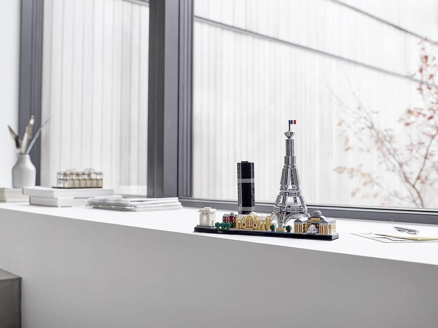 LEGO 21044 Architecture Paris Skyline, Collectible Model Building Kit with Eiffel Tower and The Louvre