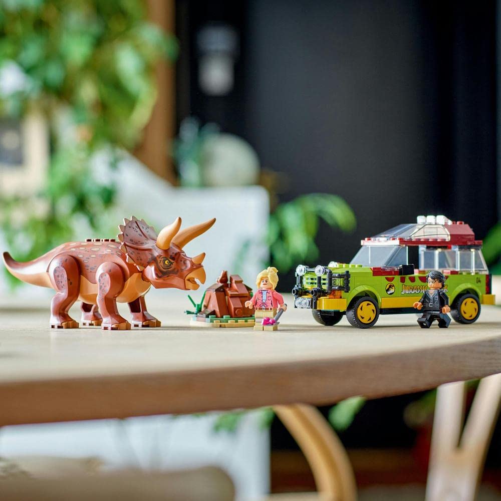 LEGO Jurassic Park Triceratops Research 76959 Building Toy Set (281 Pieces),Multicolor)