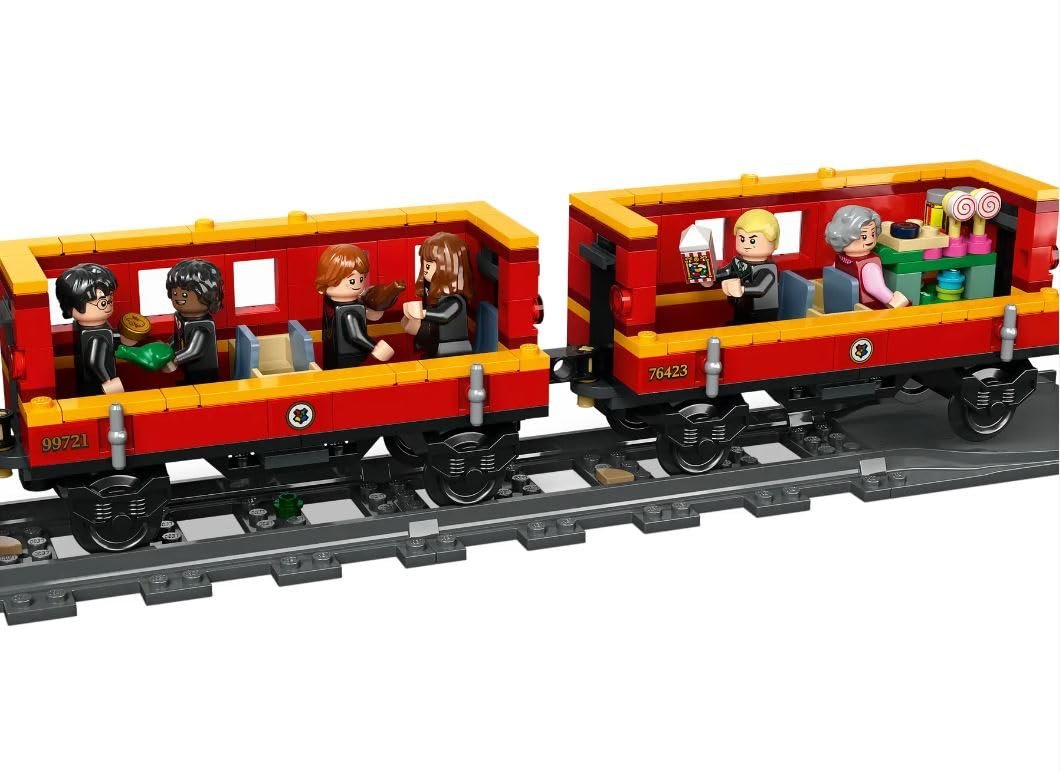 LEGO 76423 Harry Potter Hogwarts Express & Hogsmeade Station (1074 Pieces)