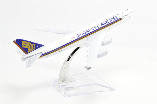 Collectible 1:400 Scale Aircraft Model Airplane – Singapore Airlines B747 (16 cm)