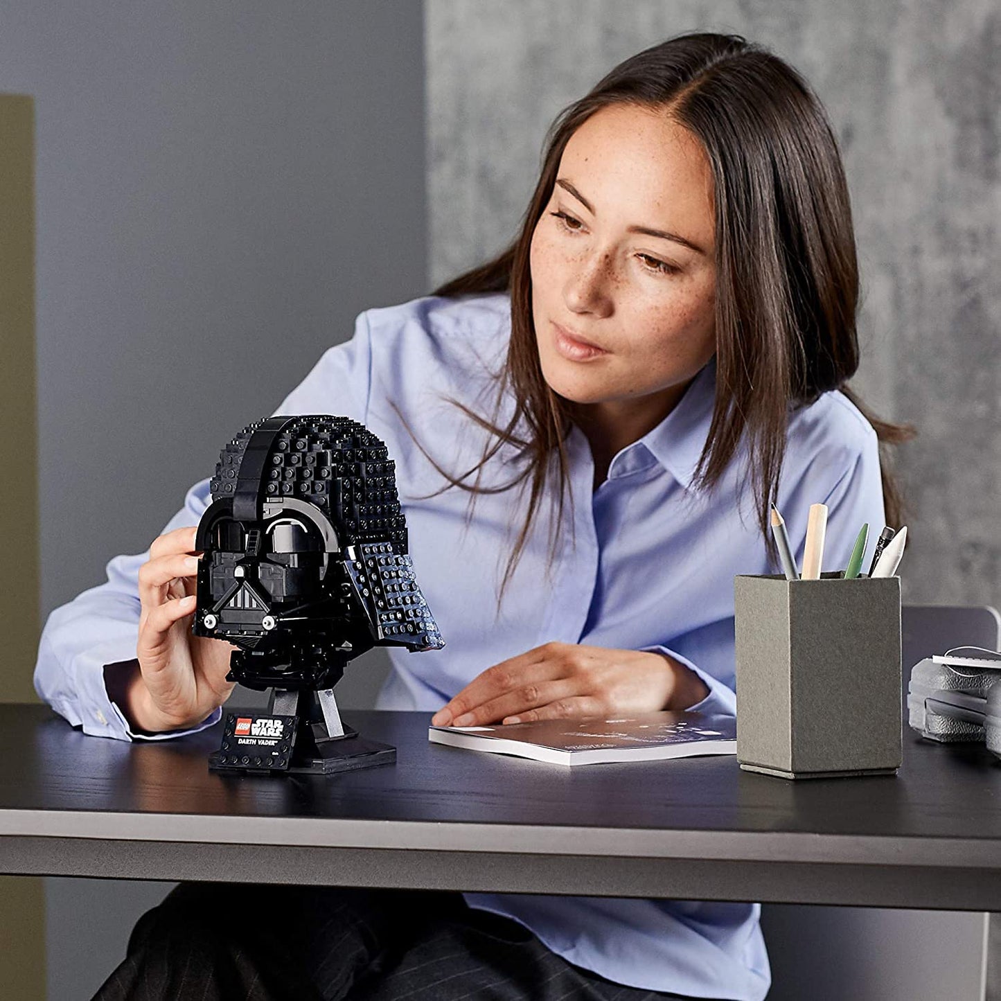LEGO 75304 Star Wars Darth Vader Helmet Set (834 Pieces)