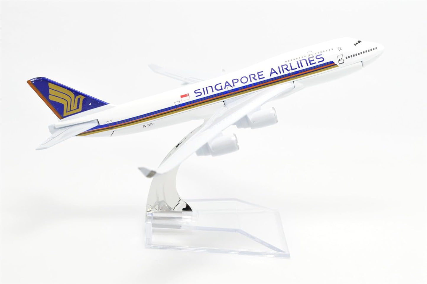 Collectible 1:400 Scale Aircraft Model Airplane – Singapore Airlines B747 (16 cm)