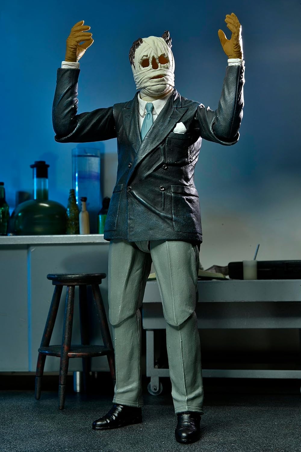NECA - Universal Monsters - 7” Scale Action Figure - Ultimate Invisible Man Figure (Color)