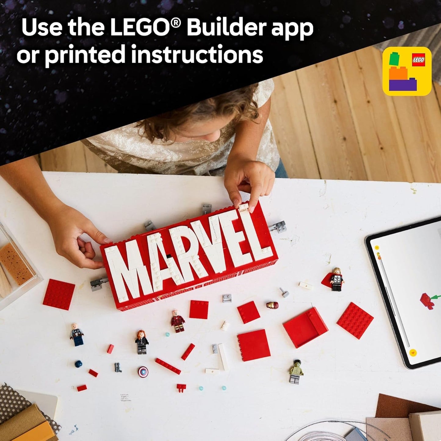 LEGO 76313 Marvel : Marvel Logo & Minifigures Building Set (931 Pieces)