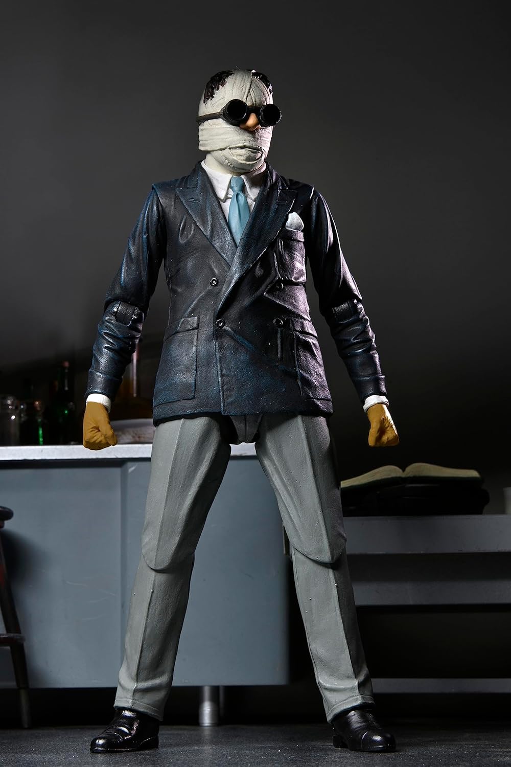 NECA - Universal Monsters - 7” Scale Action Figure - Ultimate Invisible Man Figure (Color)