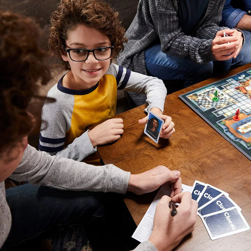 Hasbro Gaming Cluedo Classic Mystery Game