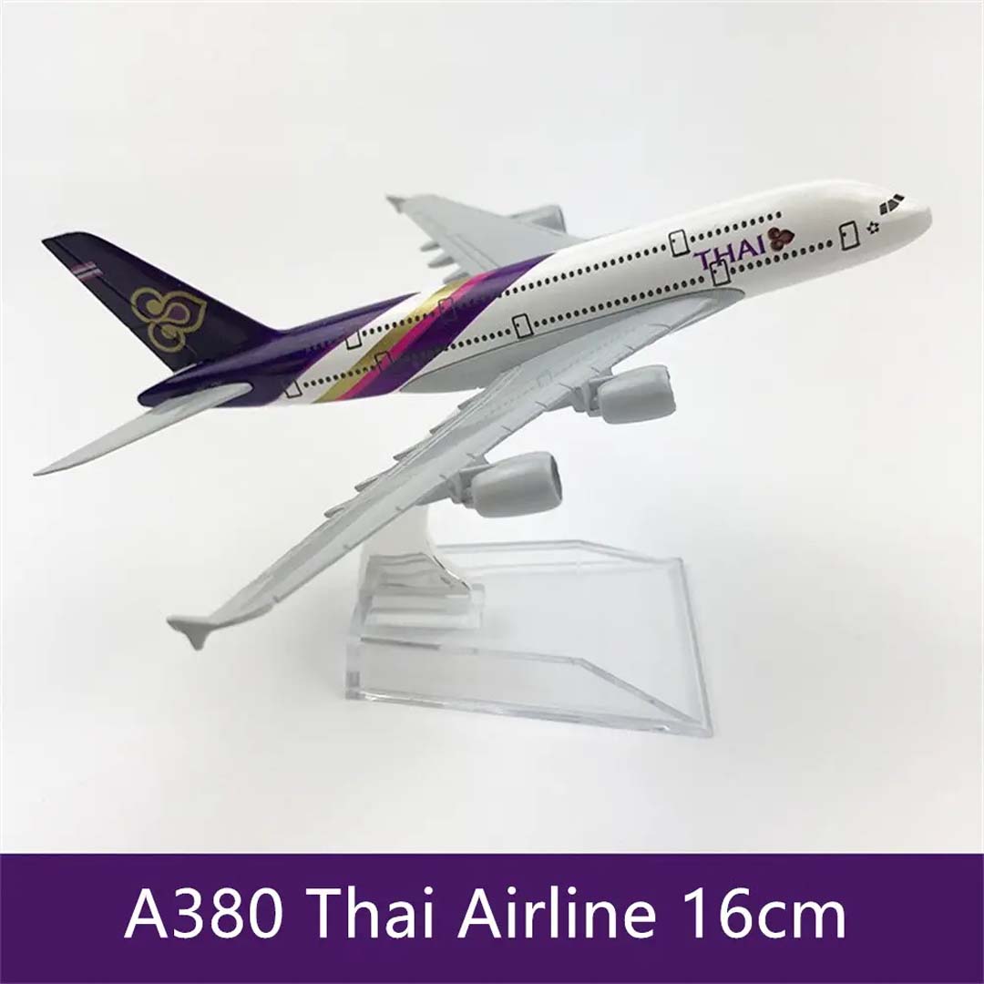 Collectible 1:400 Scale Aircraft Model Airplane – Thai Airways Airbus A380 (16 cm)