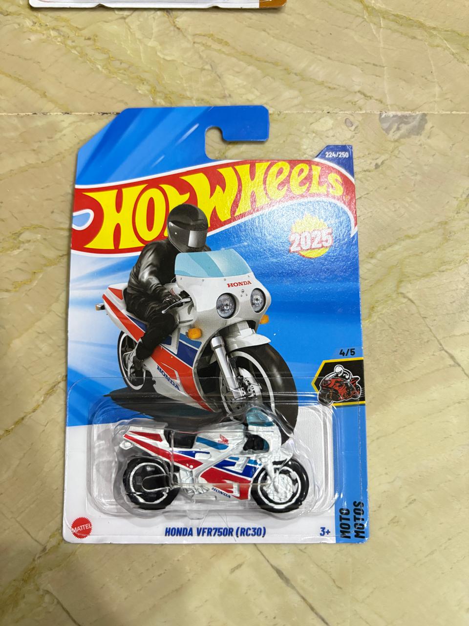 Hot Wheels Honda VFR750R (RC30) – 2025 Mainline | Moto Series | 1:64 Scale Die-Cast Motorcycle
