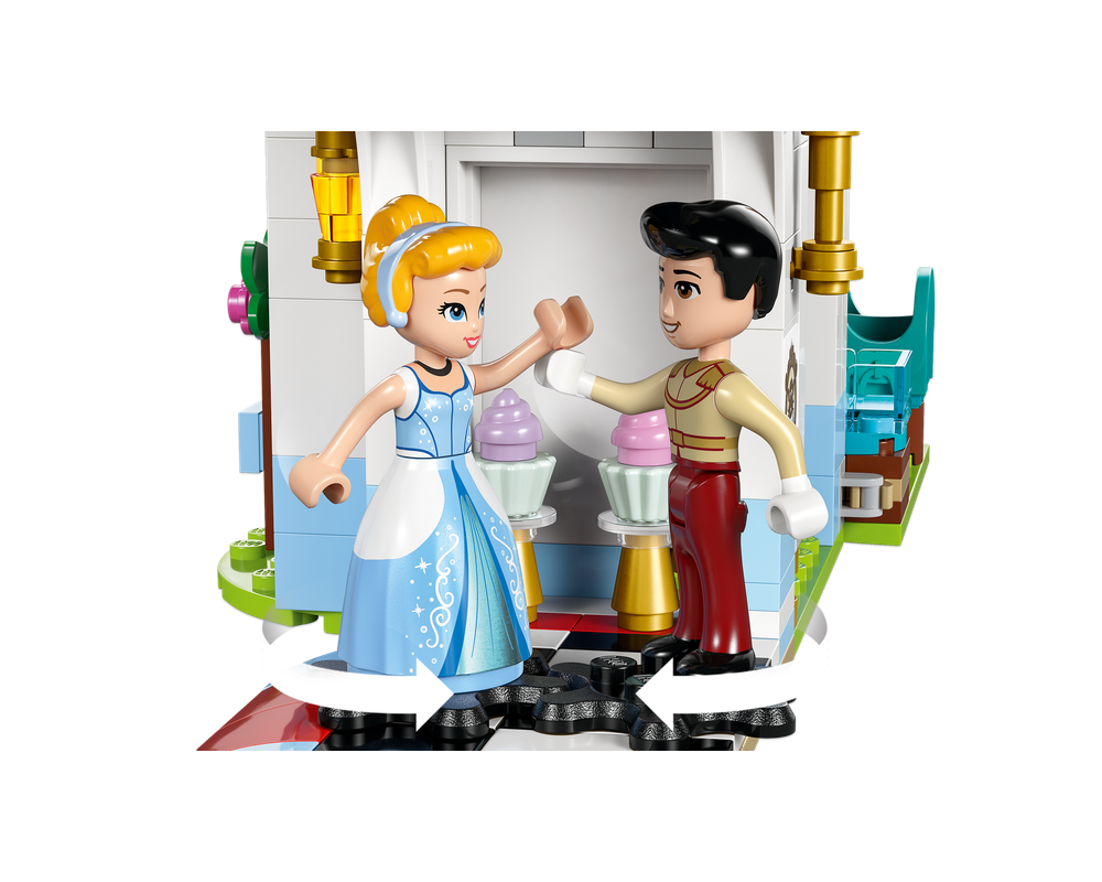 LEGO 43275 Cinderella's Castle & horse Carriage