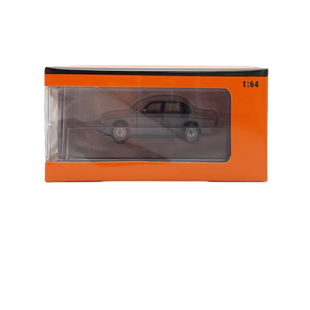 GCD 1:64 Jaguar XJ (X300) Silver Diecast Model Car | Premium Classic Luxury Sedan Miniature