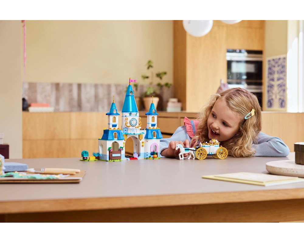 LEGO 43275 Cinderella's Castle & horse Carriage