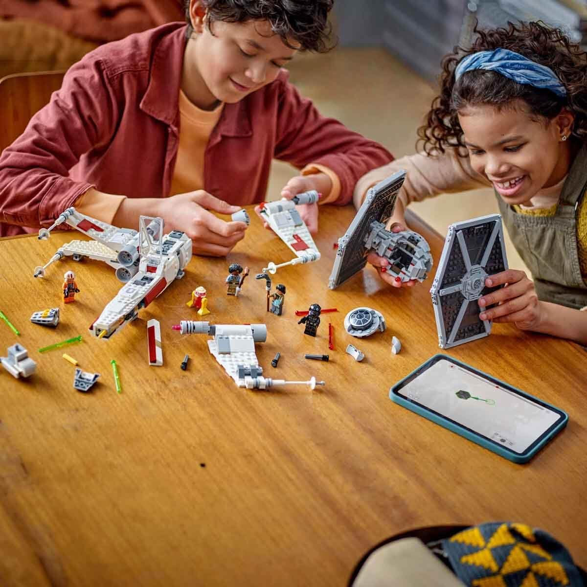LEGO 75393 Star Wars Mashup aus TIE Fighter & XWing