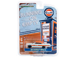 Greenlight Running on Empty – 1964 Chevrolet Impala SS (Gulf Livery, Series 13) 1:64 Scale Die-Cast Car