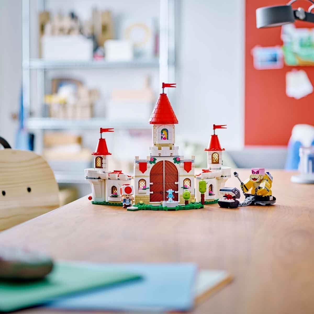 LEGO 71435 Super Mario Battle with Roy at Peach Castle