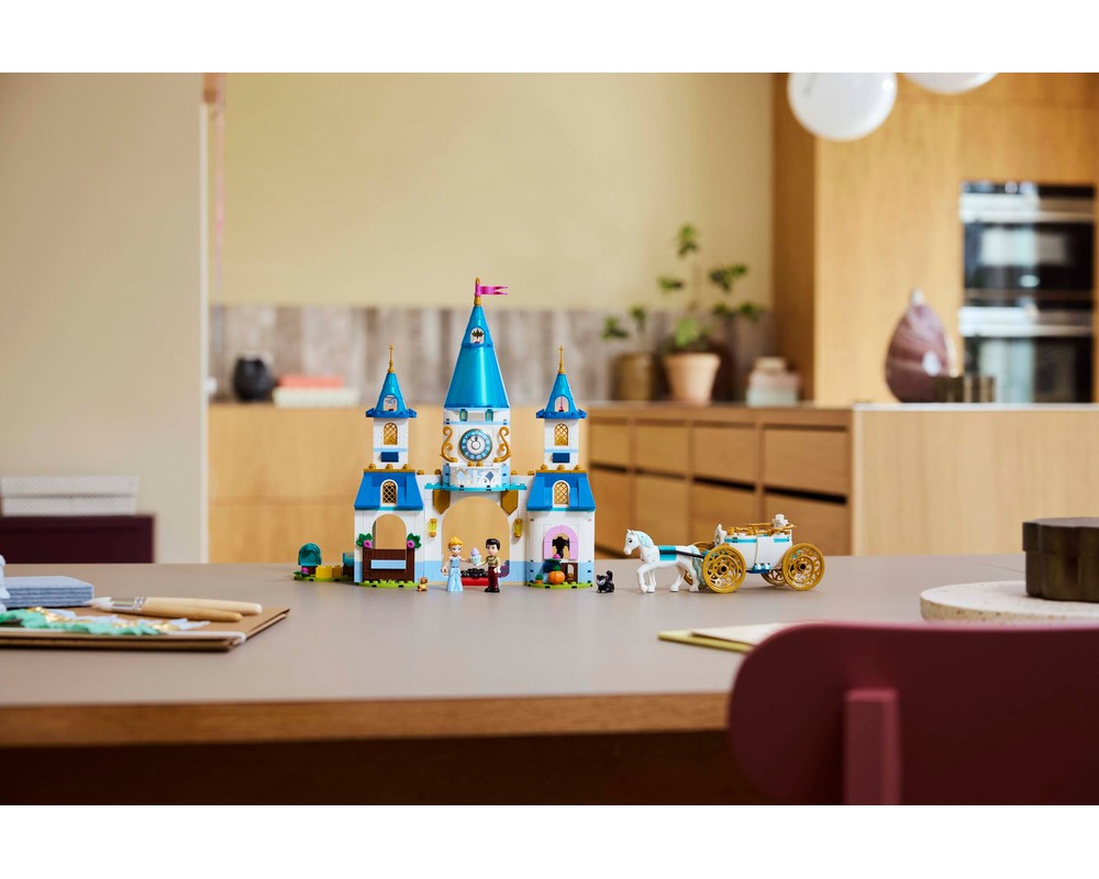 LEGO 43275 Cinderella's Castle & horse Carriage