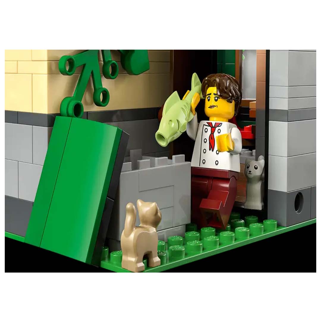 LEGO Icons Tudor Corner 10350: A Historic Build of Elegance and Detail (18+)