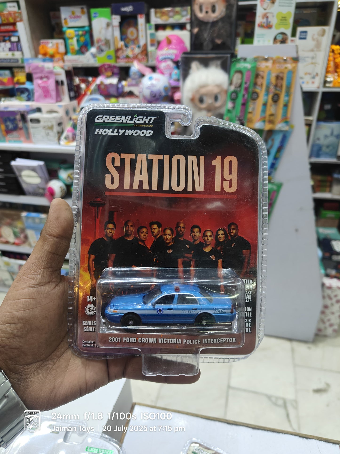 Greenlight Hollywood – Station 19: 2001 Ford Crown Victoria Police Interceptor (1:64 Scale Die-Cast)