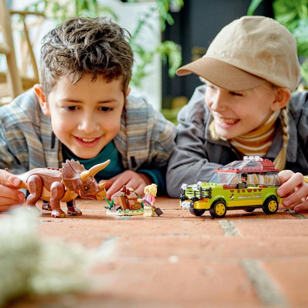 LEGO Jurassic Park Triceratops Research 76959 Building Toy Set (281 Pieces),Multicolor)