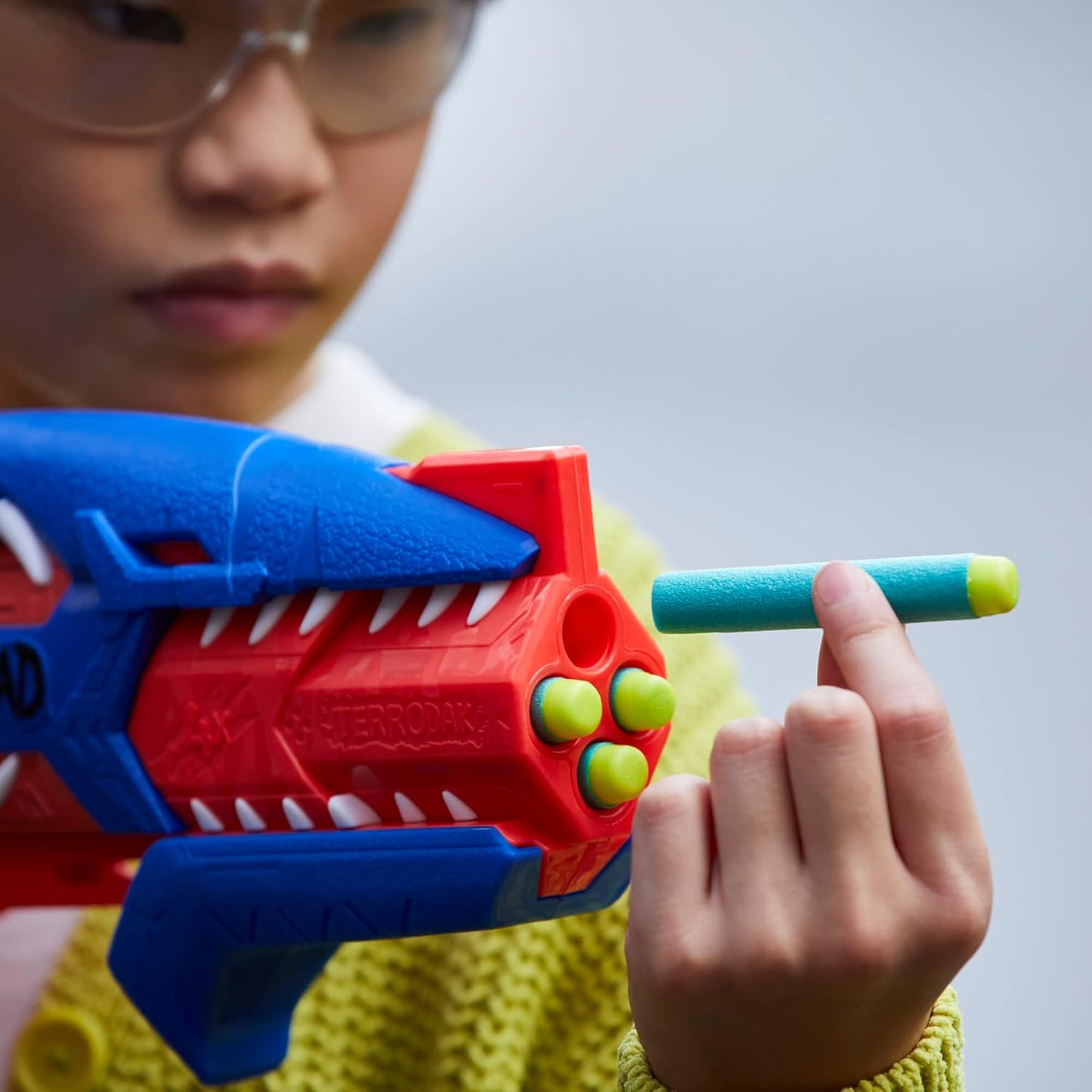Nerf Dinosquad Terrodak, 4 Dart Blasting, Dart Storage, 12 Nerf Elite Darts, Dinosaur Design, Toy Foam Nerf Blaster for Kids