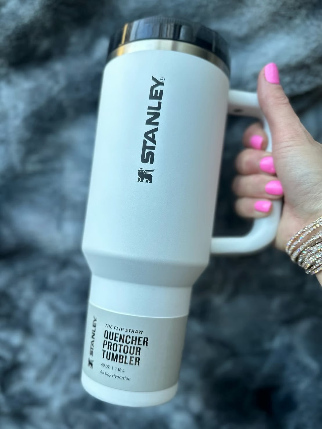 STANLEY The Quencher H2.0 FlowState™ Tumbler | 1.18L with Straw for Water (40 oz) (White)