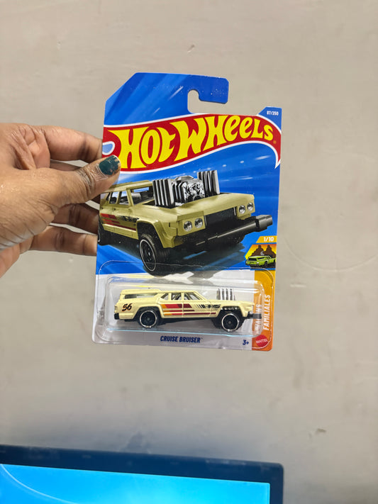 Hot wheels Cruise Bruiser