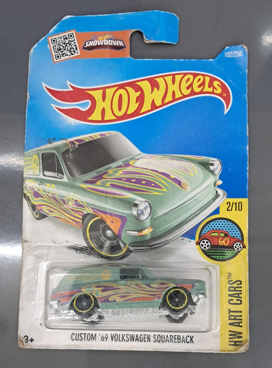 Hot Wheels Custom 69 Volkswagen Squareback Light Green ( Card Damage )