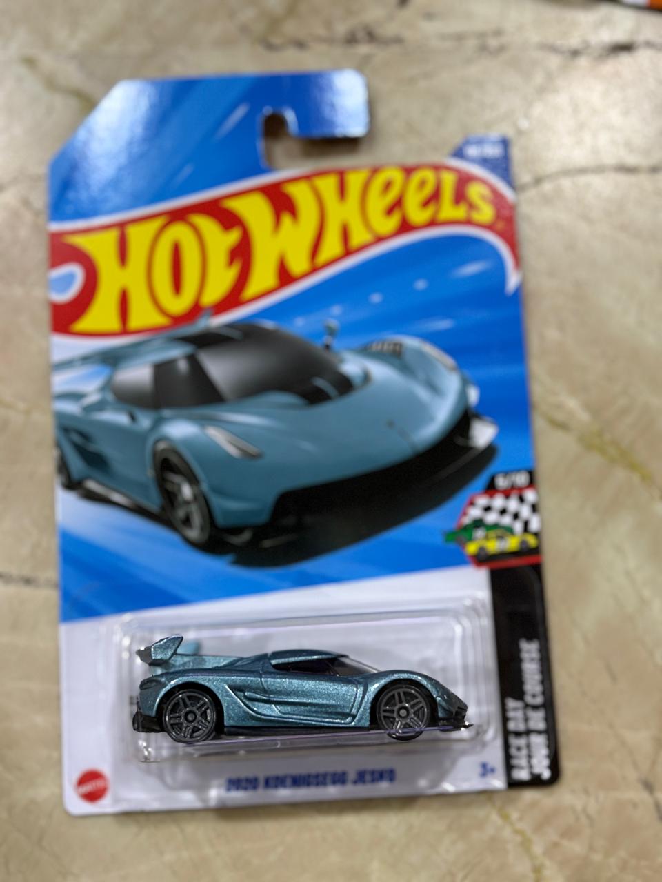 Hot Wheels 2020 Koenigsegg Jesko – 2025 Mainline | Race Day Series