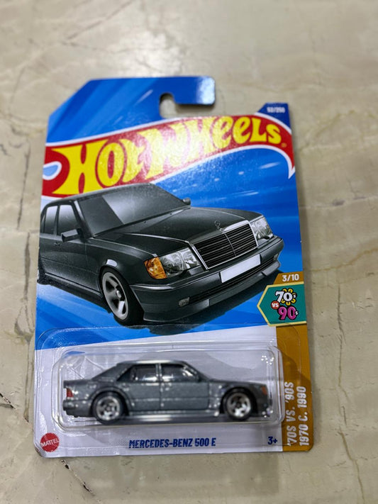 Hot Wheels Mercedes-Benz 500 E – 70’s vs 90’s Series