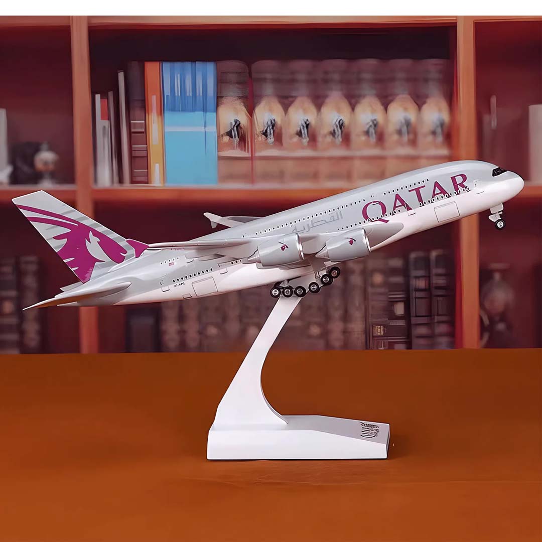 Diecast Collectible 1:250 Scale Model Airplane – Qatar Airways Airbus A380