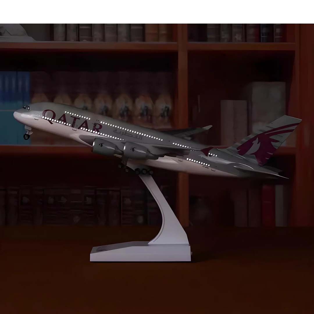 Diecast Collectible 1:250 Scale Model Airplane – Qatar Airways Airbus A380